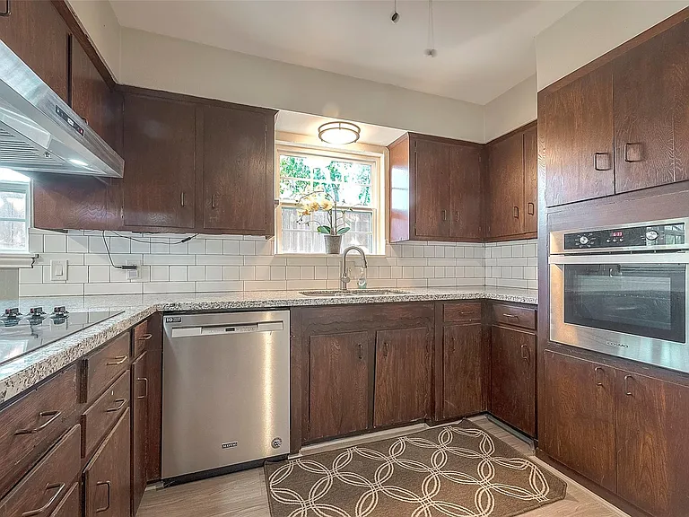 7810 Locke Ln — Photo 12