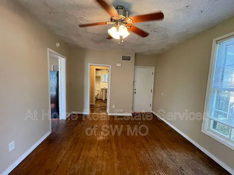 Studio, 1.0 bath, $580 — Photo 3