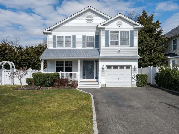 41 Manchester Road, Huntington, NY 11743