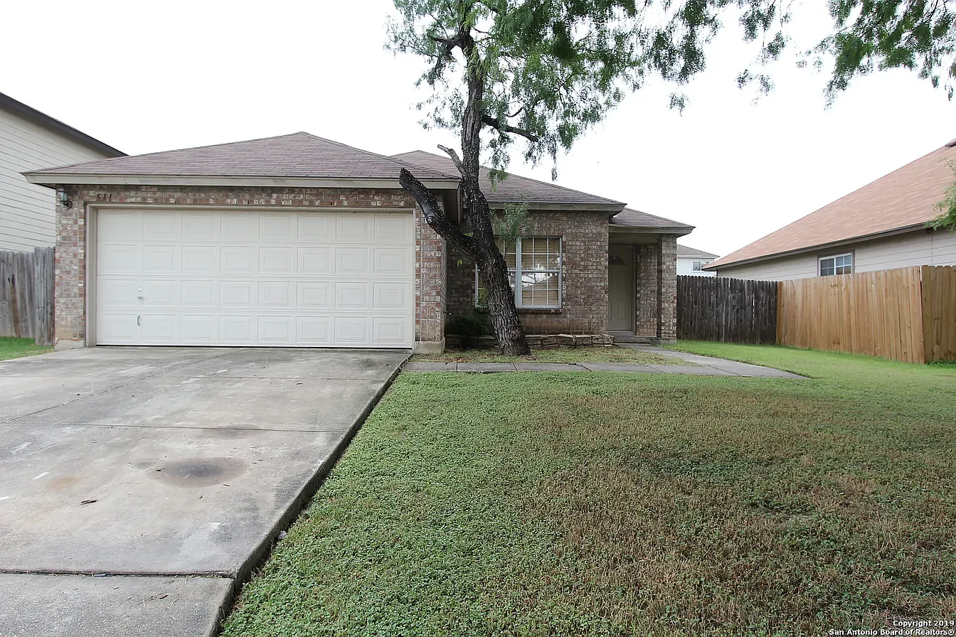 3 bed, 1233 sqft, $1,690 — Photo 1