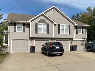 514 E 8th St, Kearney, MO 64060