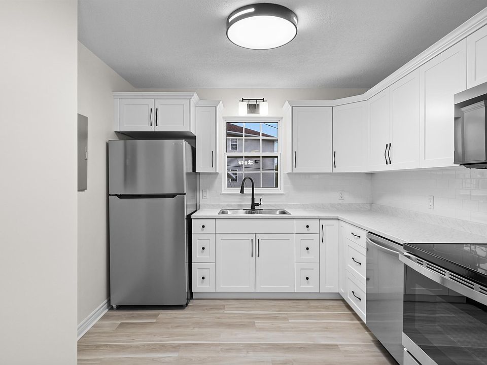 2nd image of 20 Waterview Hts #5