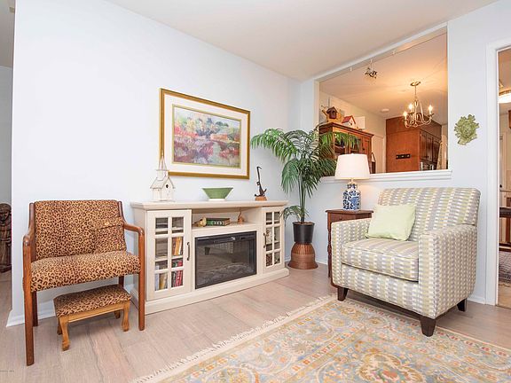 5th image of 441B Cheshire Ct #1002