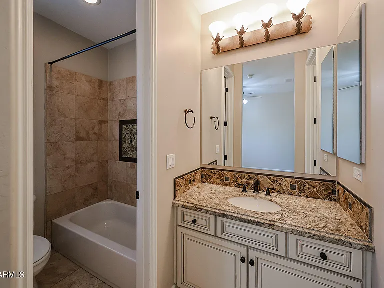 2434 E Roma Ave — Photo 27