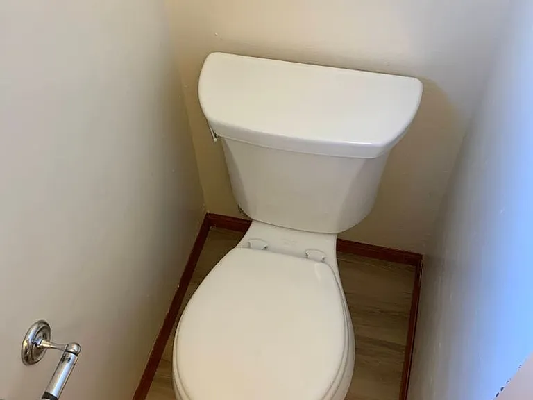 2 bedroom in River Road Area — Photo 17