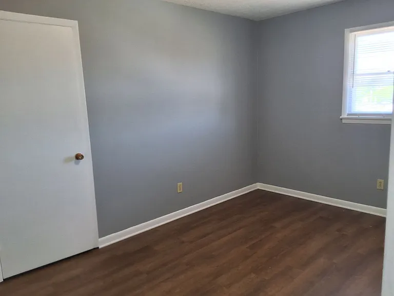 253 University Dr — Photo 7