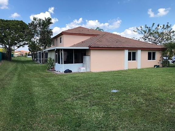 3rd image of 20880 NW 1st St