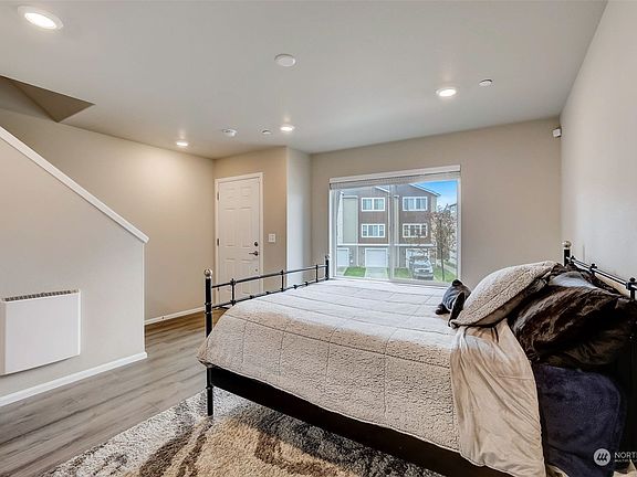 4th image of 17529 110th Avenue E #E