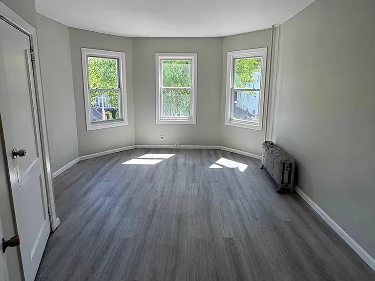76 Eaton Pl #2L — Photo 2