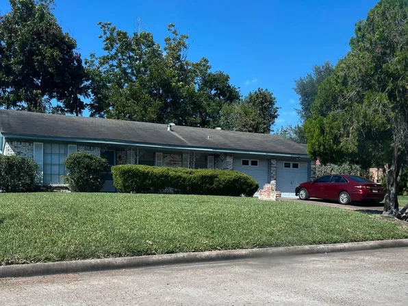 13026 Glenwyck St, Houston, TX 77045