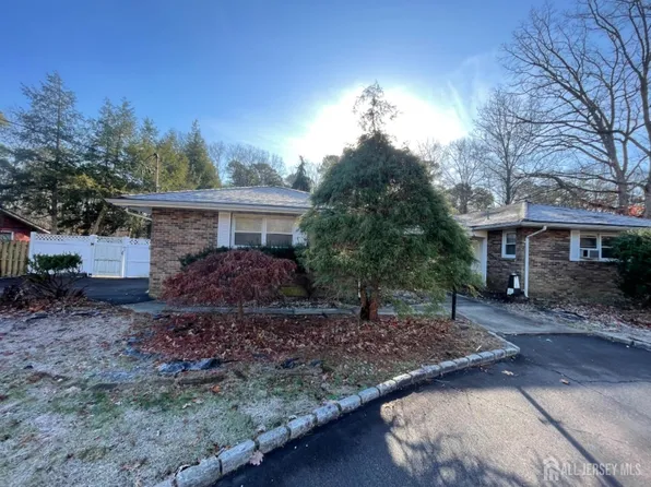 41 Pine St, Old Bridge, NJ 08857