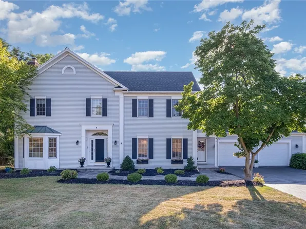 4 Wild Berry Ln, Pittsford, NY 14534