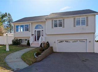 16 Susan Cir, Johnston, RI 02919
