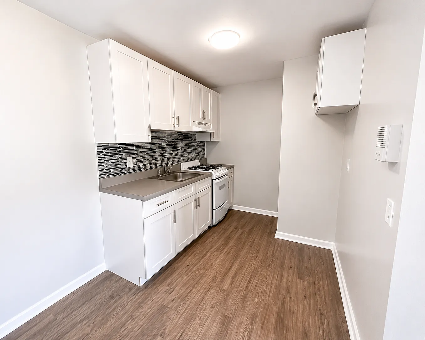 Studio, 500 sqft, $1,200 — Photo 2