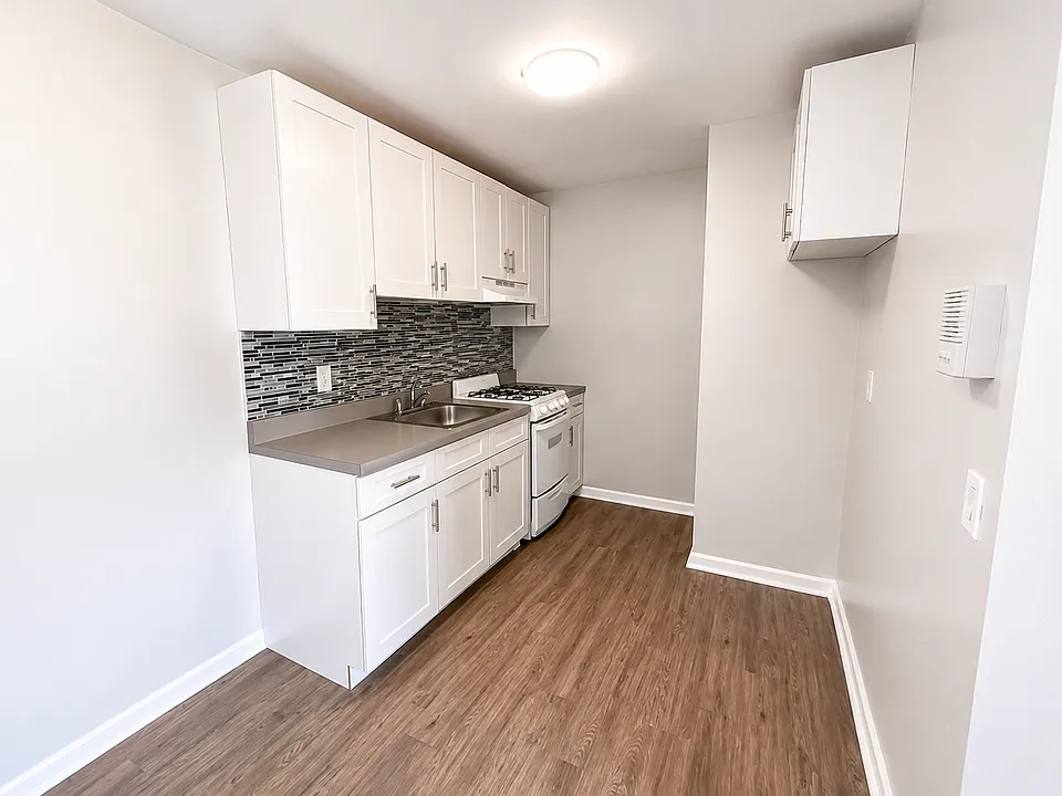 392 Stuyvesant Ave #18