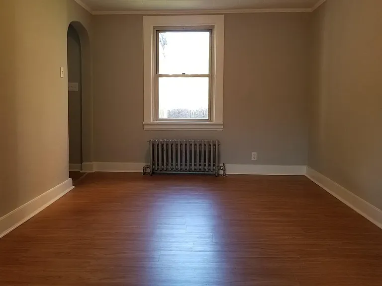 1336 Fallowfield Ave — Photo 4
