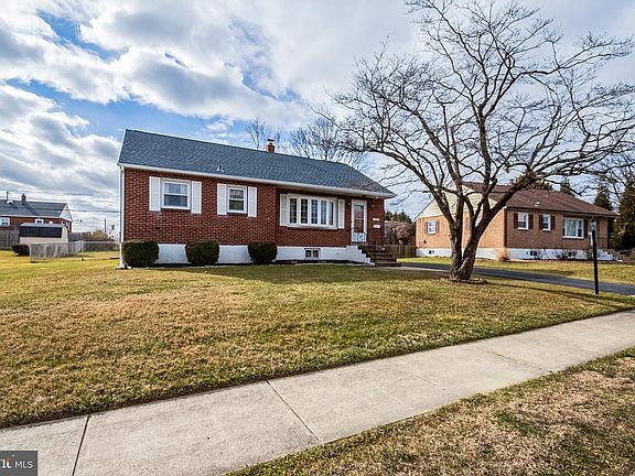 2nd image of 4539 Roslyn Dr