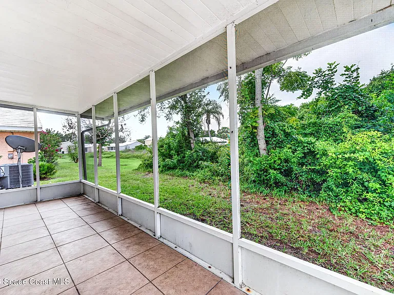 1923 Sugarberry Ct NE — Photo 10