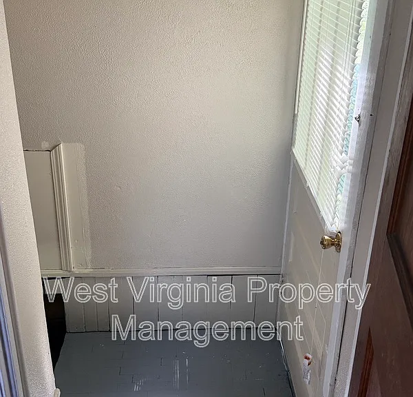 102 Temple St — Photo 24