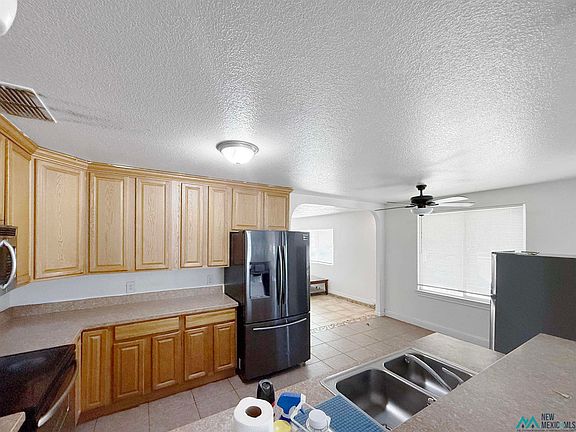 5th image of 710 W Cottonwood Ave