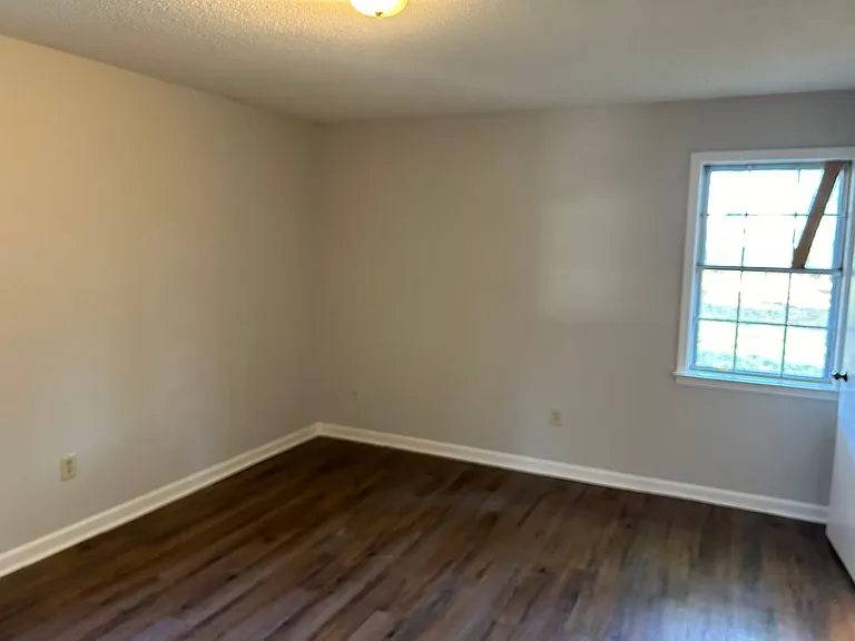 842 Farmington Dr N — Photo 18