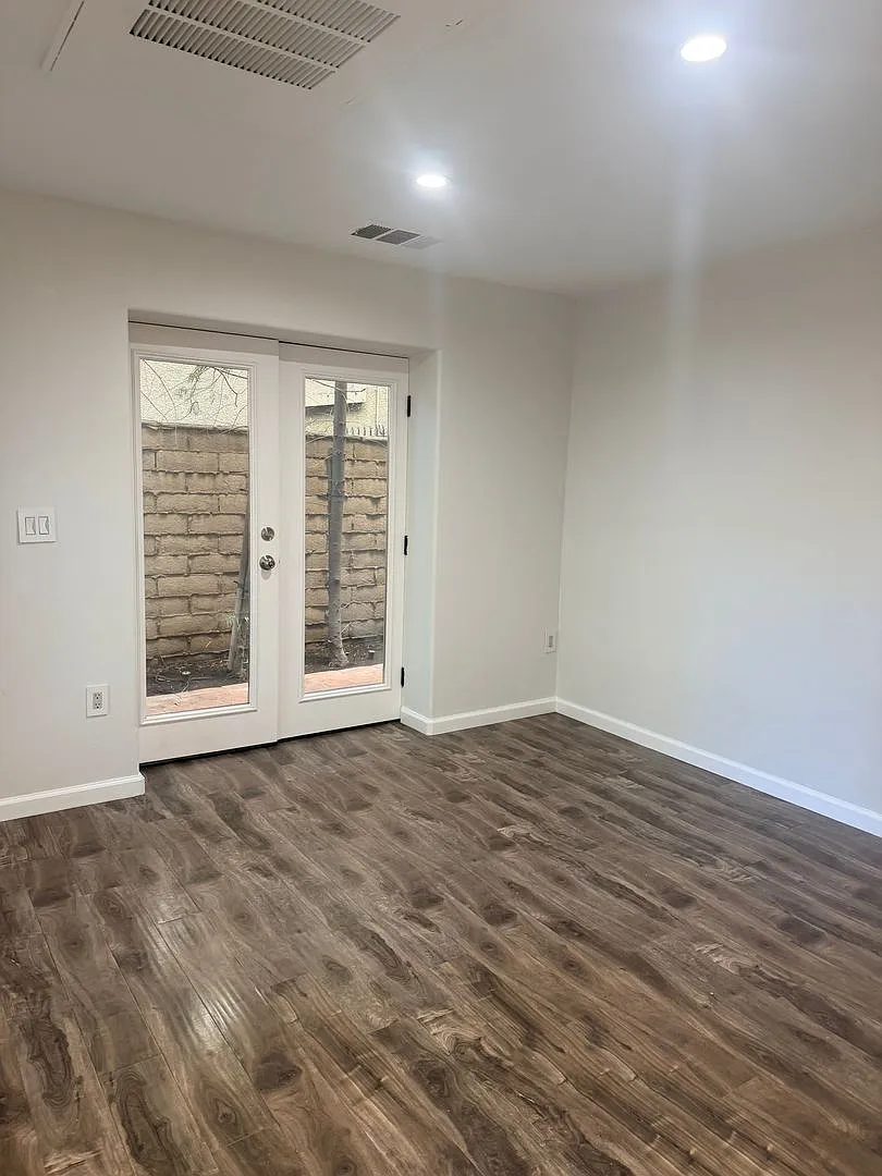 917 N. Sierra Bonita Ave — Photo 2
