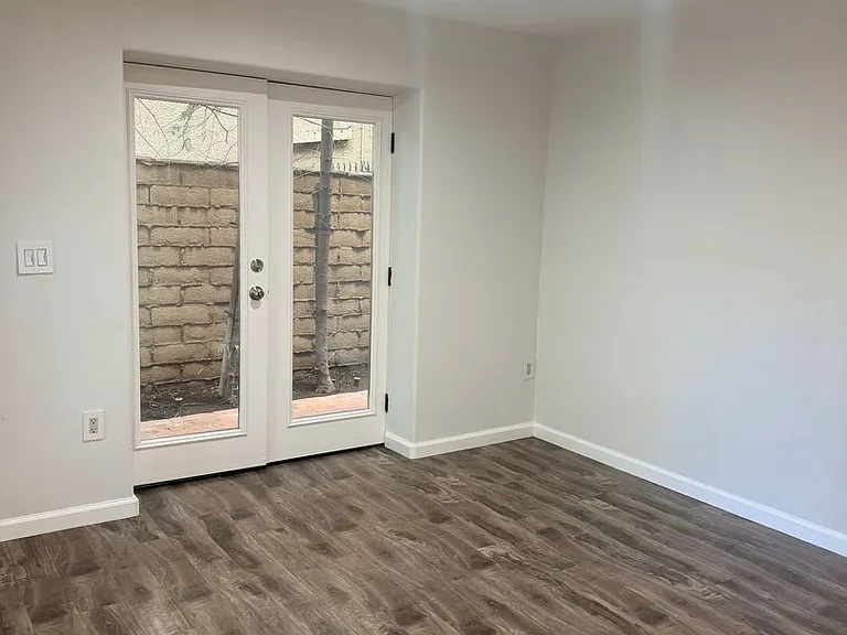 917 N. Sierra Bonita Ave — Photo 2