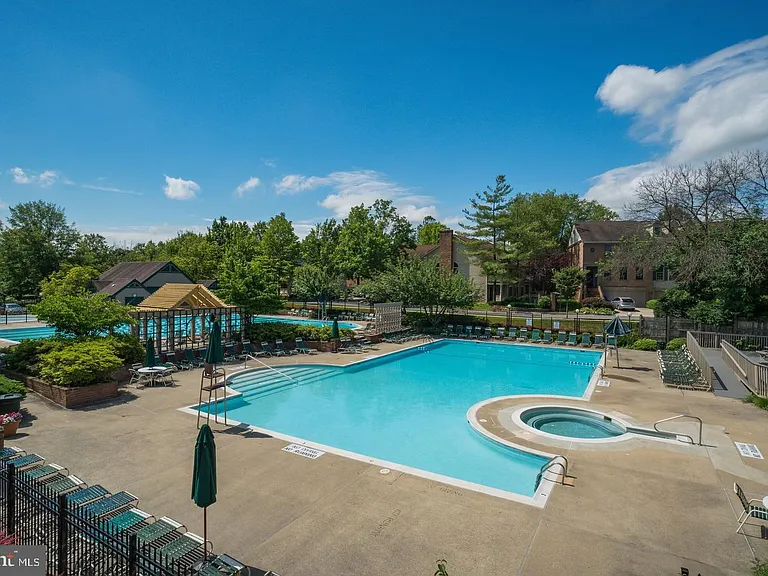 5716 Chapman Mill Dr #200 — Photo 30