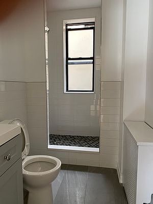 3rd image of 211 E 35th St