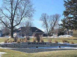 3245 Pinnacle Ct, Mason City, IA 50401