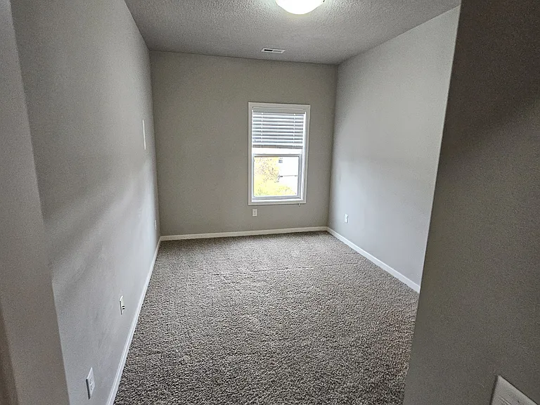 1614 Ingersoll Ave — Photo 18