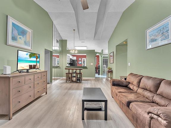5th image of 146 NW 98th Terrace