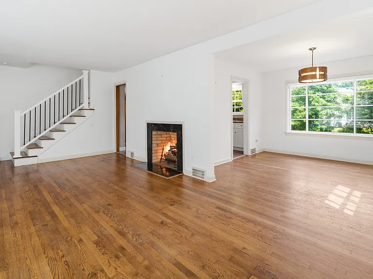 4437 Groveland Rd — Photo 13