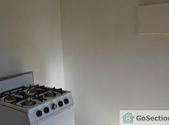 3rd image of 716 W 75th St