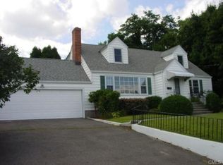 190 Davis Rd, Fairfield, CT 06825