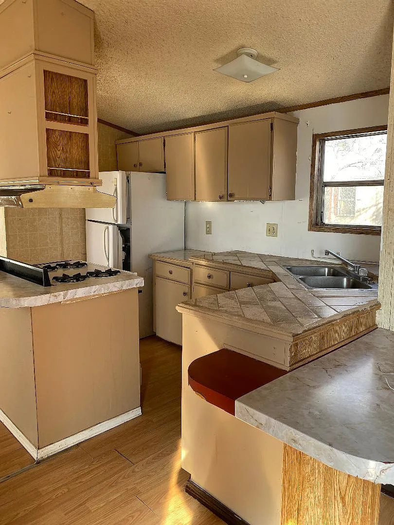 3 bed, 1120 sqft, $1,200 — Photo 3