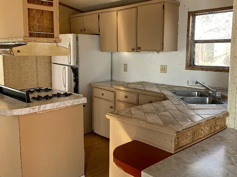 411 Eastwood Loop — Photo 3