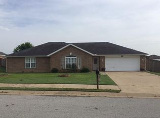 710 Michael Ct, Centerton, AR 72719