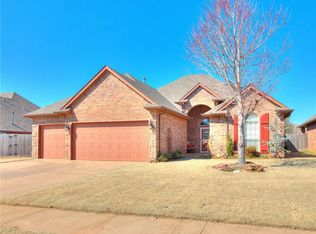 932 Regal Rd, Yukon, OK 73099