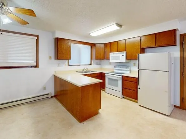 313 S 11th St APT A, Bismarck, ND 58504
