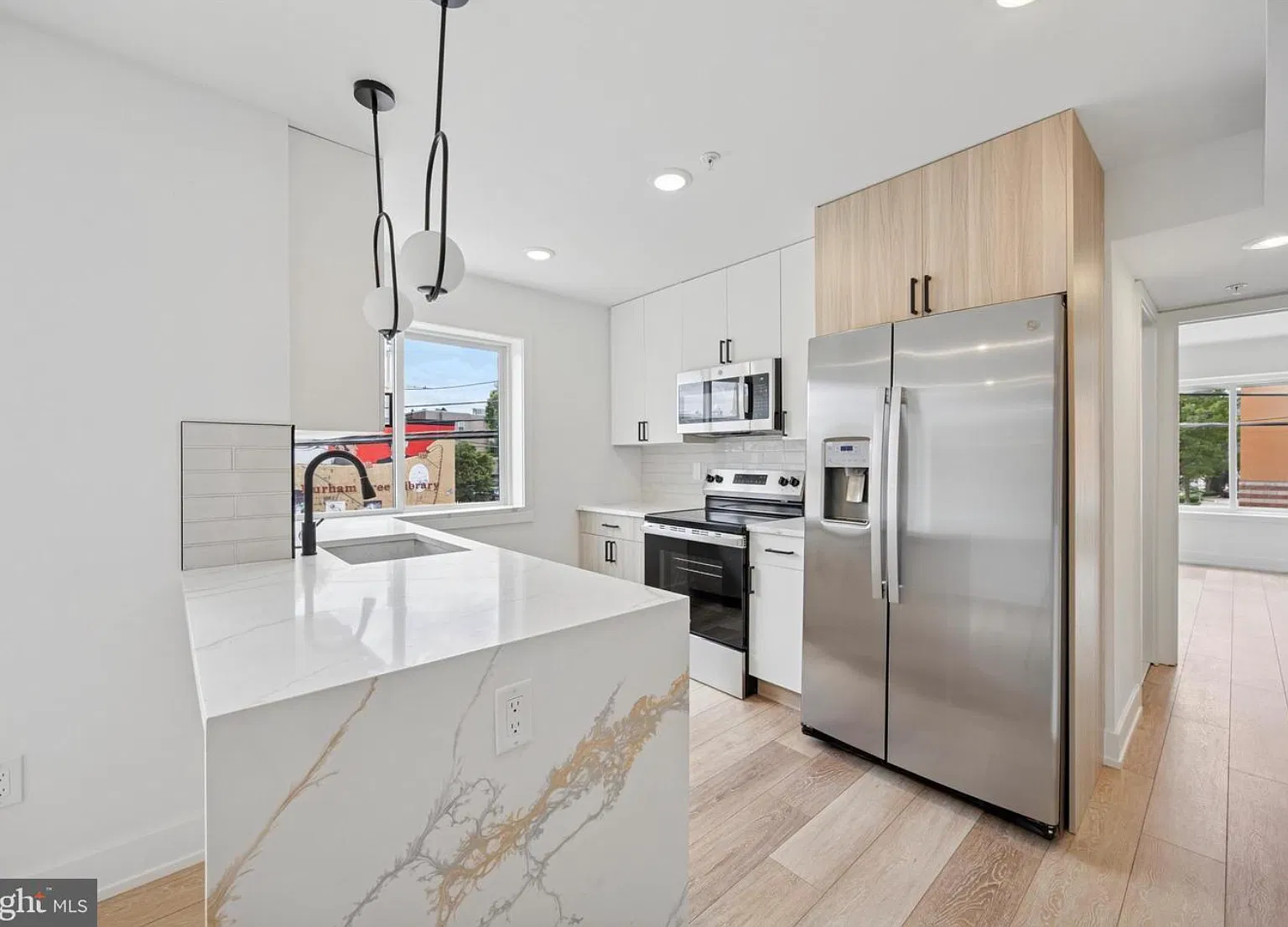 Spacious 3BR/3BA Apartment with Private Patio & In-Unit Laundry! — Photo 2