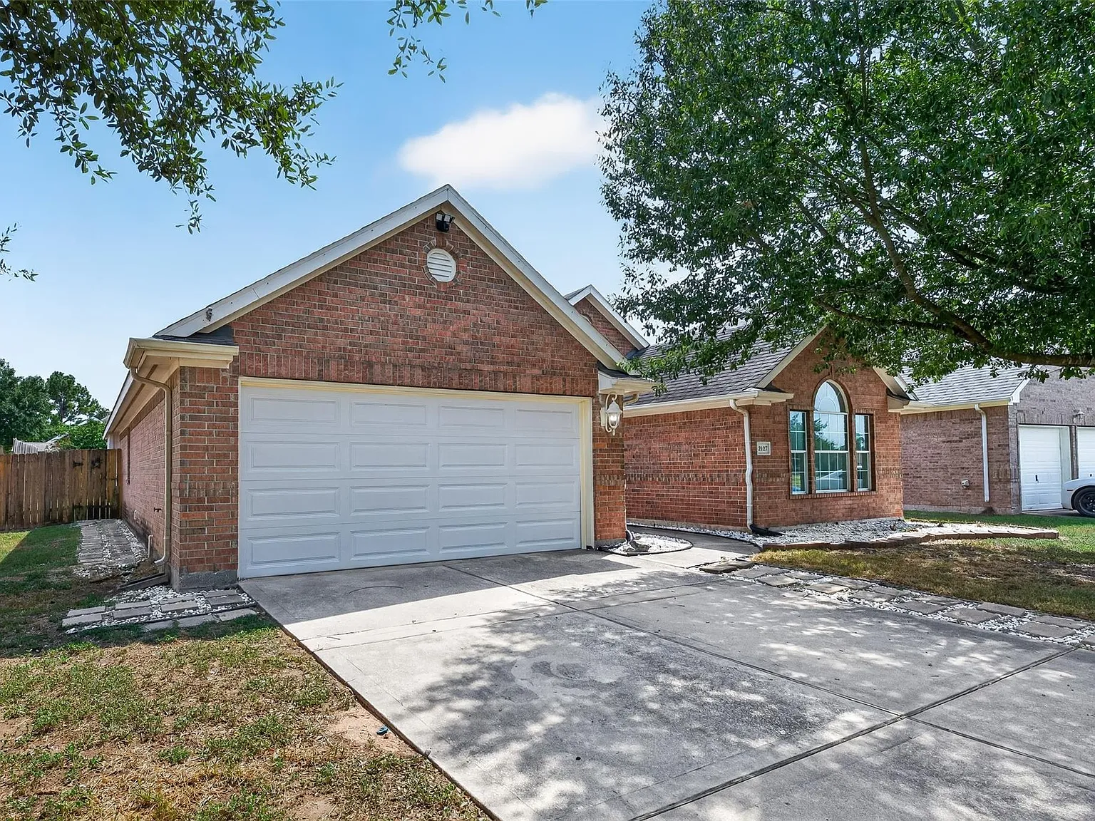 4 bed, 3.0 bath, 1904 sqft, $2,500 — Photo 2