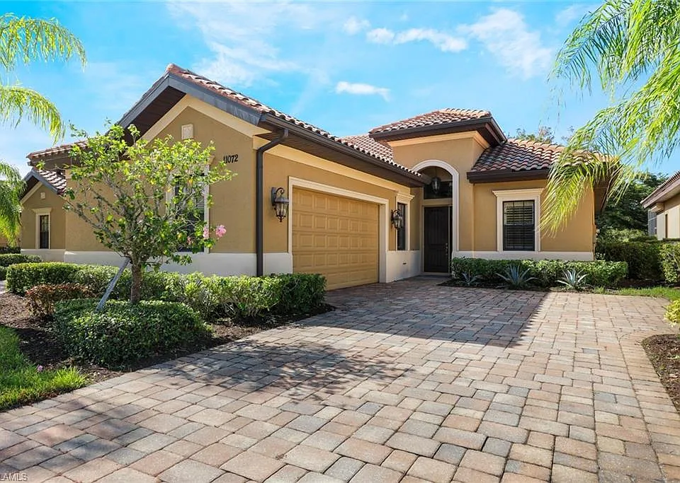 11072 Esteban Dr