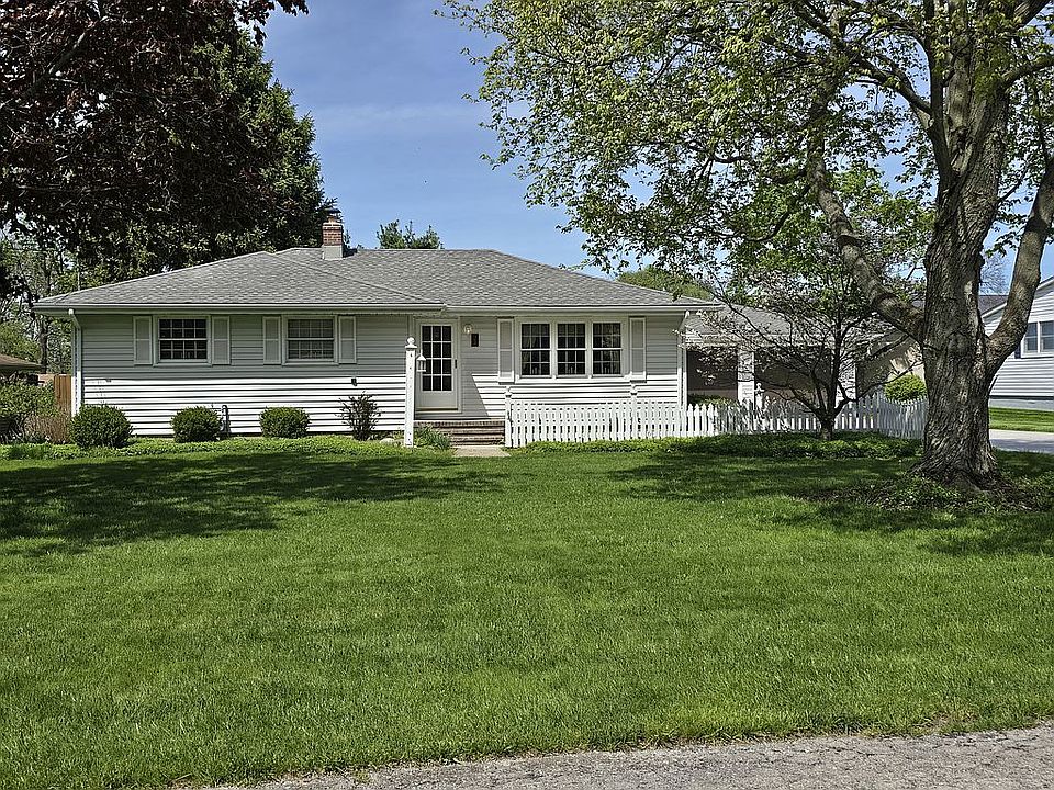 1st image of 23 Deeringwood Dr