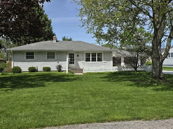 23 Deeringwood Dr, New Middletown, OH 44442