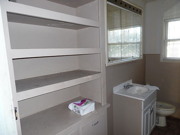 2nd image of 615 Kashmuir Pl