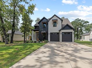 221 Saint Andrews Dr, Mabank, TX 75156