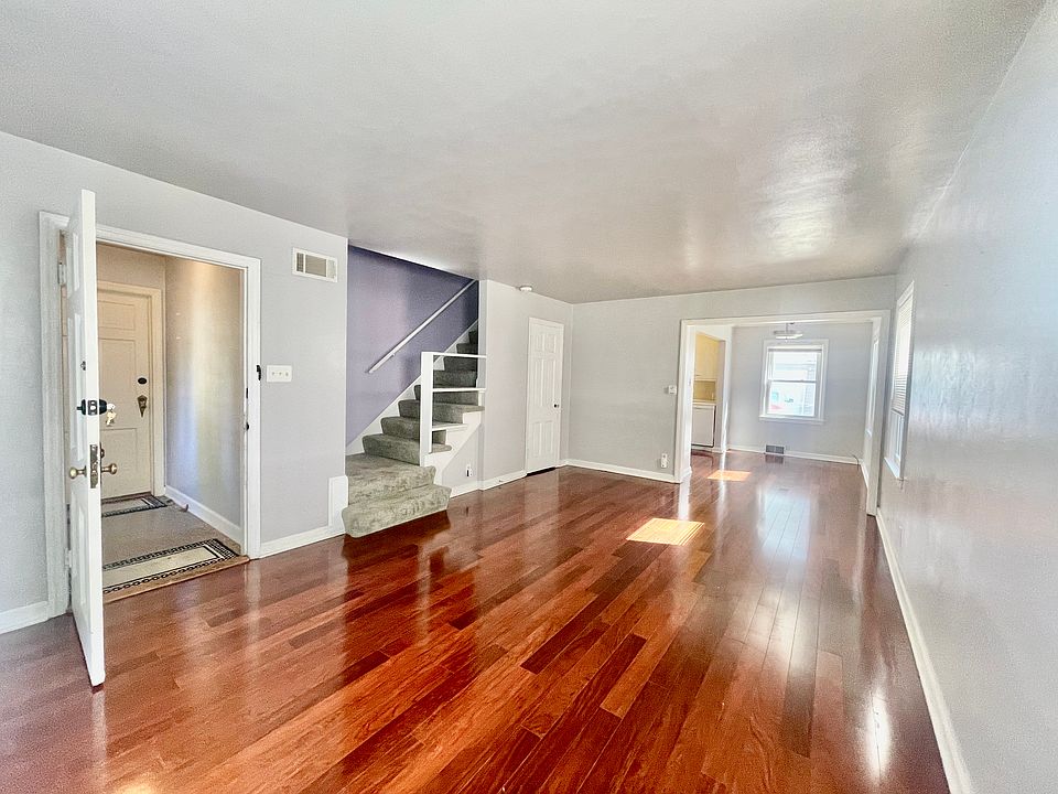 Spacious, Well-Lit Unit!