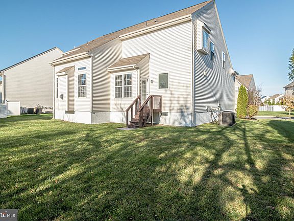 4th image of 614 Bainbridge Dr