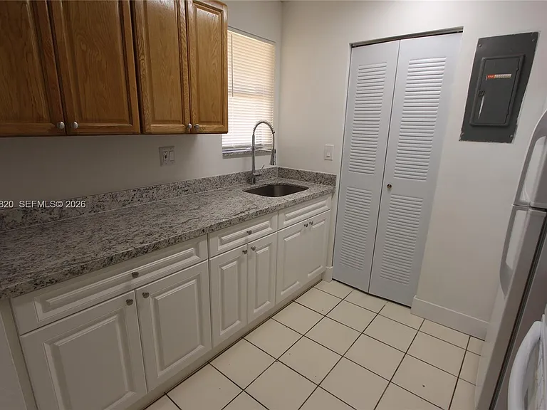 650 NW 114th Ave #202 — Photo 9